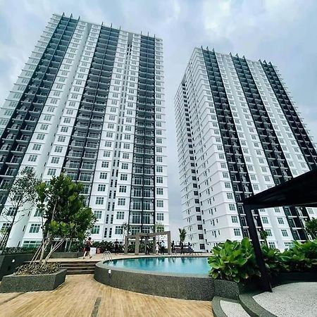 Sks Habitat Terminal Bus Netflix Jchome By Mwm Johor Bahru Bagian luar foto