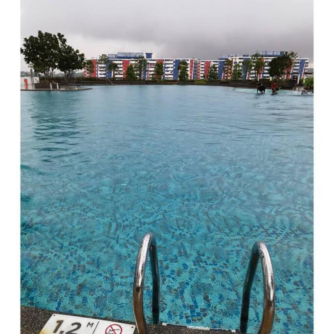 Sks Habitat Terminal Bus Netflix Jchome By Mwm Johor Bahru Bagian luar foto