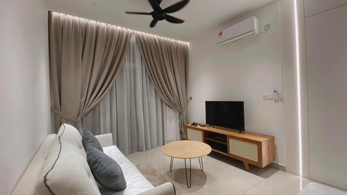 Sks Habitat Terminal Bus Netflix Jchome By Mwm Johor Bahru Bagian luar foto