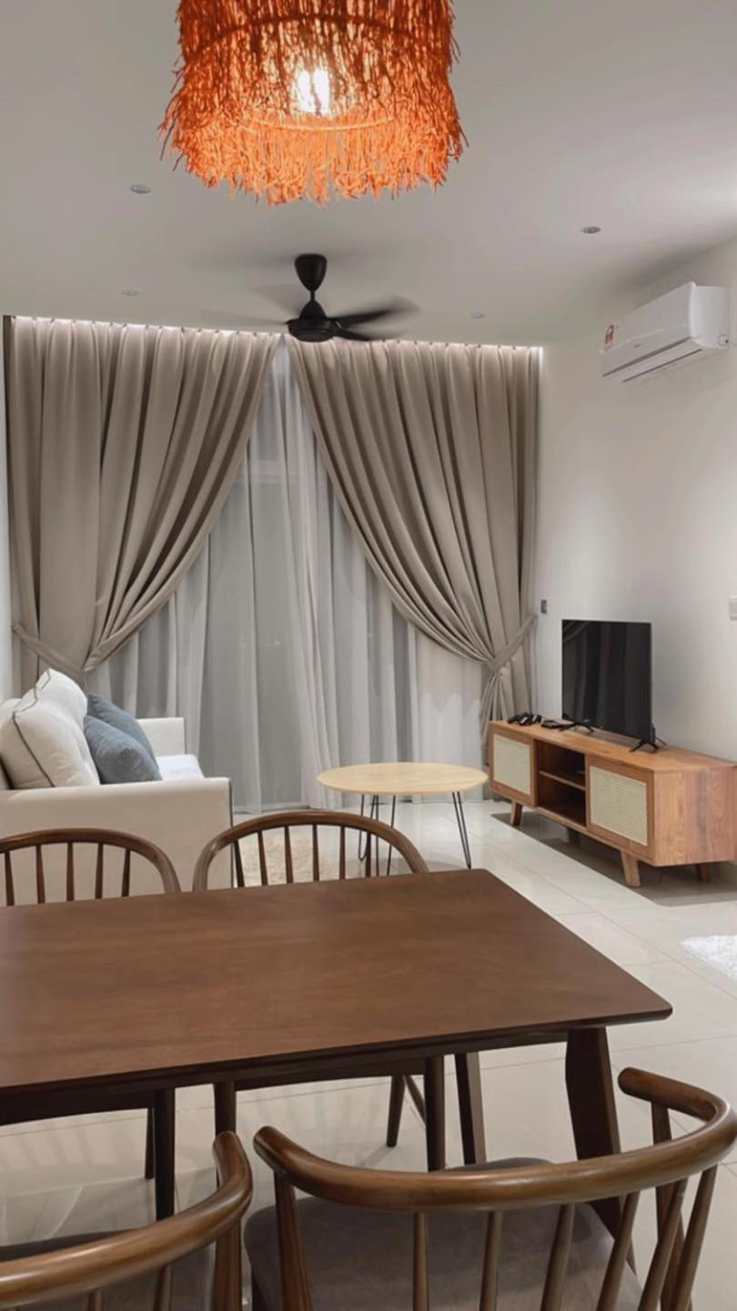 Sks Habitat Terminal Bus Netflix Jchome By Mwm Johor Bahru Bagian luar foto